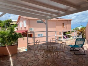 Outdoor dining - Kay Margo T3 with swimming pool (sainte-luce)