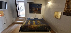 Suite estudio, cocineta | Decoración personalizada, muebles diferentes y escritorio 