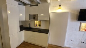 Studio Suite, Kitchenette | Private kitchenette - Il Vicolo Segreto (Cagliari)