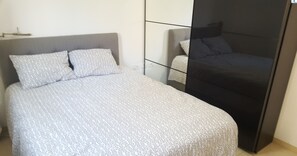 2 bedrooms, internet, bed sheets, wheelchair access - Beach Cozy Apartment (Tel Aviv-Yafo)