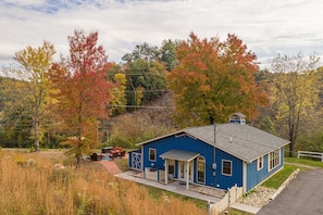 Exterior - Across from Dollywood w/ FREE Dollywood ticket, pets ok w/fee, arcade, hot tub (Pigeon Forge)
