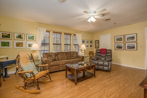 Smart-TV, Kamin, Videospiele