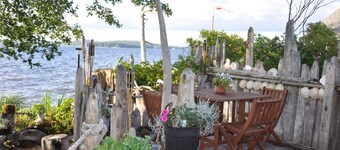 A Serene Guest House Perched Right On The Ocean, Pet Friendly, Central.