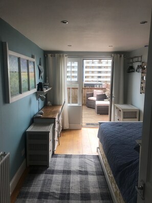 4 soverom, safe på rommet, strykejern/-brett og reiseseng for barn