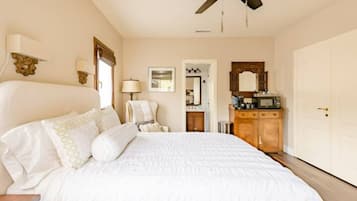 1 bedroom, desk, iron/ironing board, WiFi