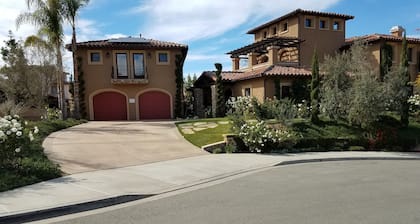 ¡NUEVO LISTADO! Boutique de lujo en zona exclusiva con entrada privada y baño, Villa A