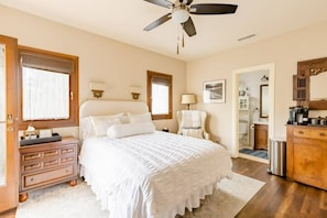 1 bedroom, desk, iron/ironing board, WiFi