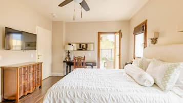 1 habitación, escritorio, tabla de planchar con plancha y wifi