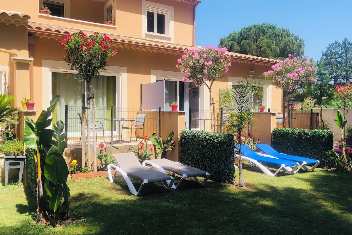 Premium bedding, individually decorated, individually furnished, desk