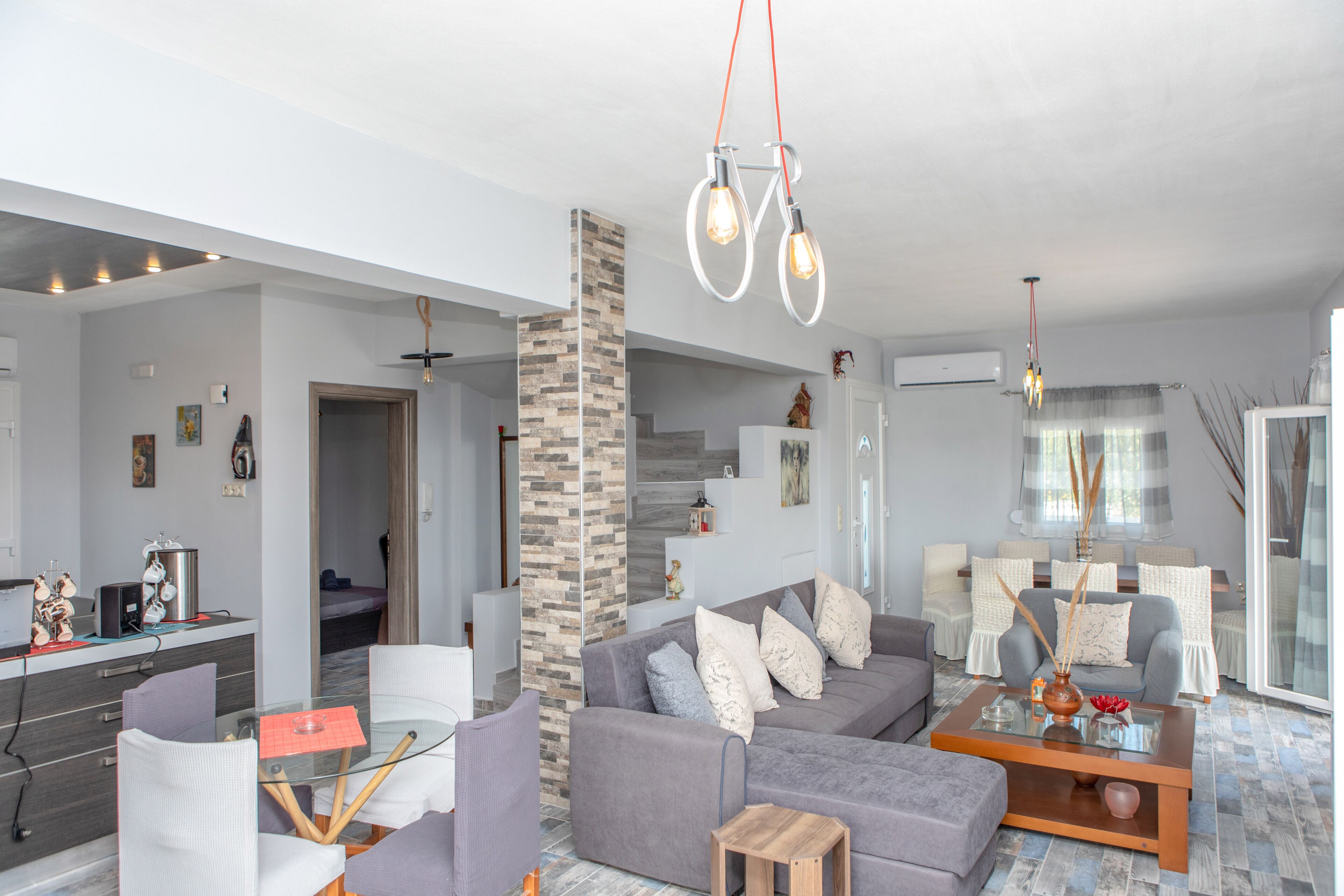 Smart TV, fireplace, DVD player, stereo