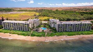A resort with multiple buildings, a pool, and a beach. - Sugar Beach 102 Gorgeous Remodeled Home Beachfront Condo Home (Kihei)