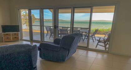 The Beach House - Spectacular Location - Privacy - Right on the Beach