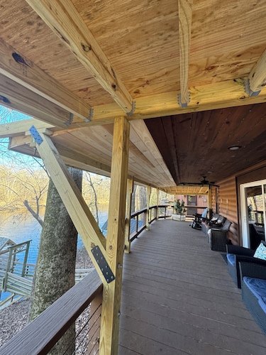 Cozy 3BR 1Bath Cabin on the Cape Fear River. Add Bunk House for an extra Fee.