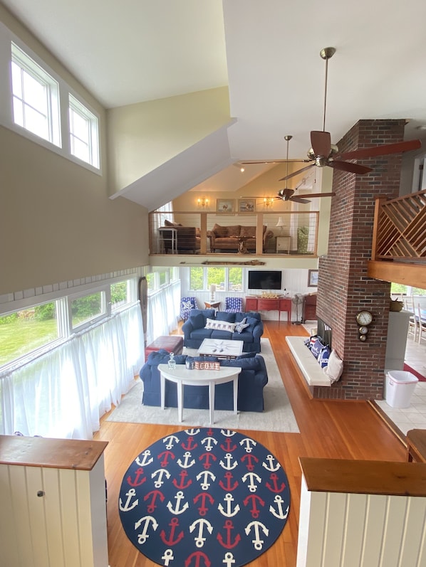 Smart TV, books - Just another Day at the Cape; Quiet, Peaceful, Nautical Beach Escape. (Falmouth)