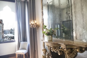 Suite Deluxe, vista al canal | Vista a la ciudad