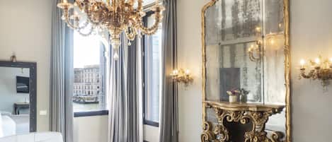 Deluxe Suite, Canal View