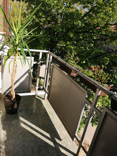 Apartamento nuevo y tranquilo en calle tranquila. Excelente ubicación cerca del centro de la ciudad. Spacey