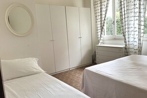 2 bedrooms, bed sheets - M019 - Marcelli, three-room apartment with garden 50 meters from the sea left (Marcelli)