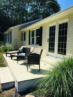 Terrace/patio - Convenience and Privacy in Exclusive North Cove!  Close to beaches and downtown! (Old Saybrook)