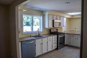 Fridge, microwave, oven, stovetop - Convenience and Privacy in Exclusive North Cove!  Close to beaches and downtown! (Old Saybrook)