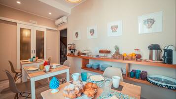 Kontinental frukost varje dag (EUR 6.00 per person)