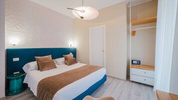 Suíte júnior, 1 cama Queen e sofá-cama, sacada, vista para a cidade | 1 quarto, lençóis italianos Frette, roupas de cama premium