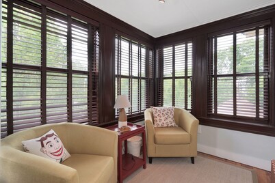 Grand Renovated Victorian - Great Location Just Blocks from Beach and Downtown