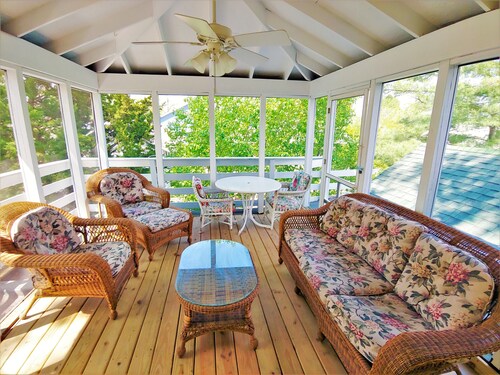 Just Steps to the Sands of Lake Michigan! Sleeps 18