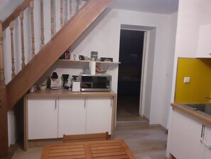 Refrigerador, microondas, horno, placa de cocina