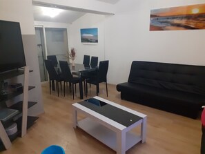 Smart TV, reproductor de DVD, libros, estéreo