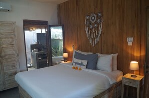 4 bedrooms, in-room safe, iron/ironing board, travel cot - SEMINYAK - Beautiful 4BR Villa near Beaches and Shops (Seminyak)