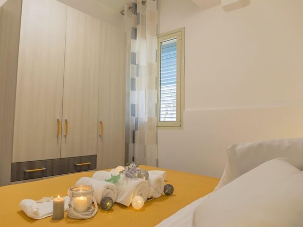 2 chambres, fer et planche à repasser, accès à Internet (gratuit)