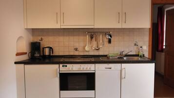 Kühlschrank, Ofen, Herdplatte, Geschirrspüler