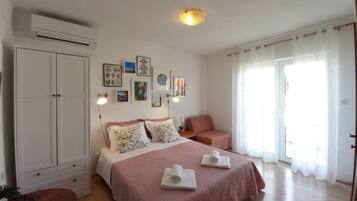 2 habitaciones, tabla de planchar con plancha, wifi y ropa de cama