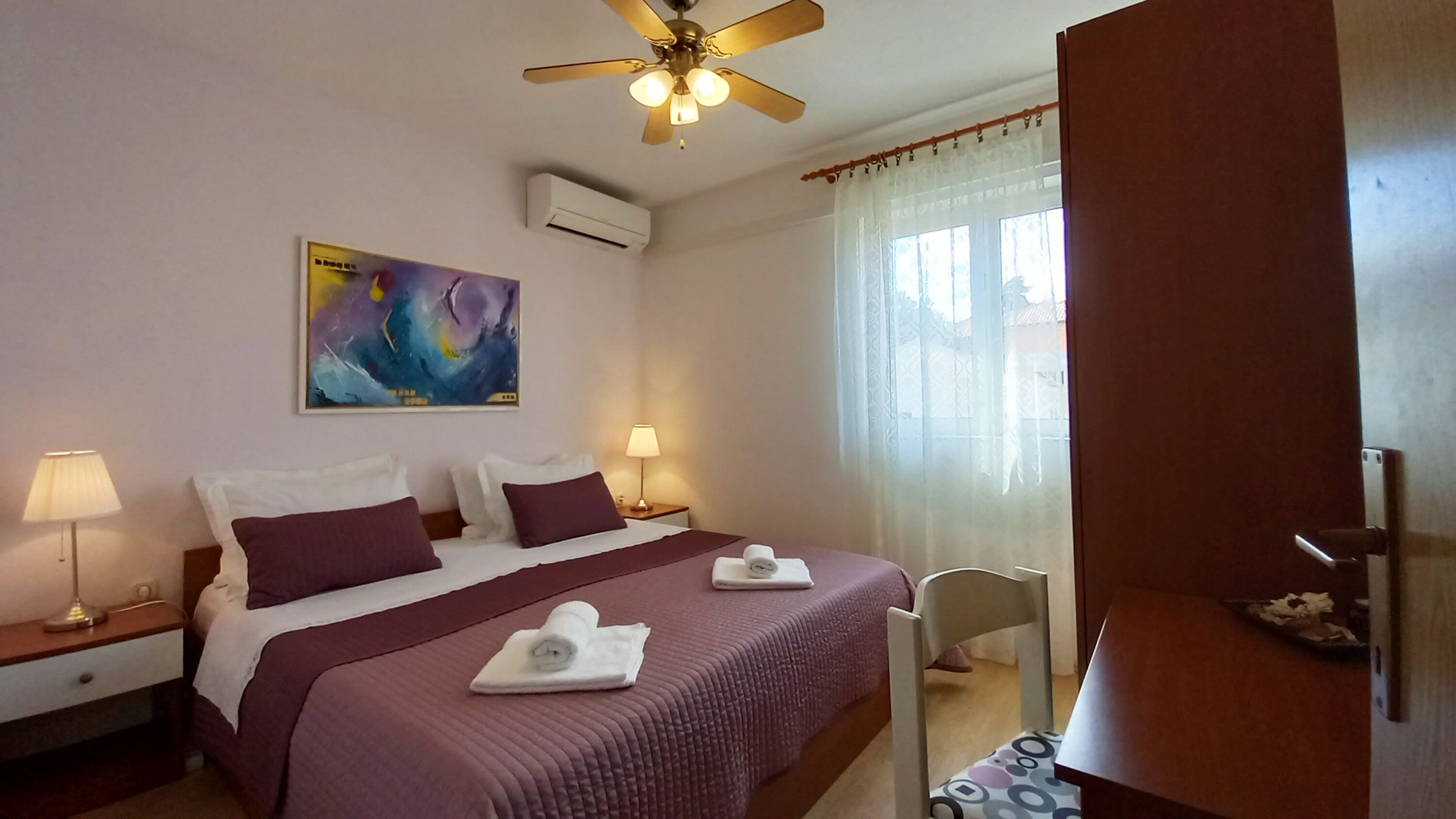2 habitaciones, tabla de planchar con plancha, wifi y ropa de cama 