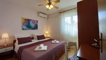 2 habitaciones, tabla de planchar con plancha, wifi y ropa de cama