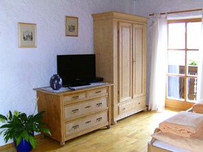 Interior - Apartment in the attic 80sqm, 1 bedroom, balcony (Eggstätt)