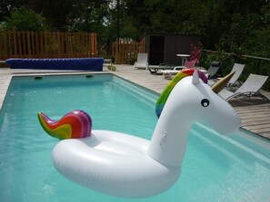 Outdoor pool, a heated pool - Workshop n°2 for 6 with shared pool and sauna for lazy days (Semur-en-Auxois)