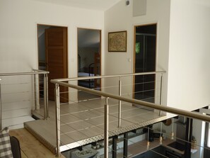 Interior - Workshop n°2 for 6 with shared pool and sauna for lazy days (Semur-en-Auxois)