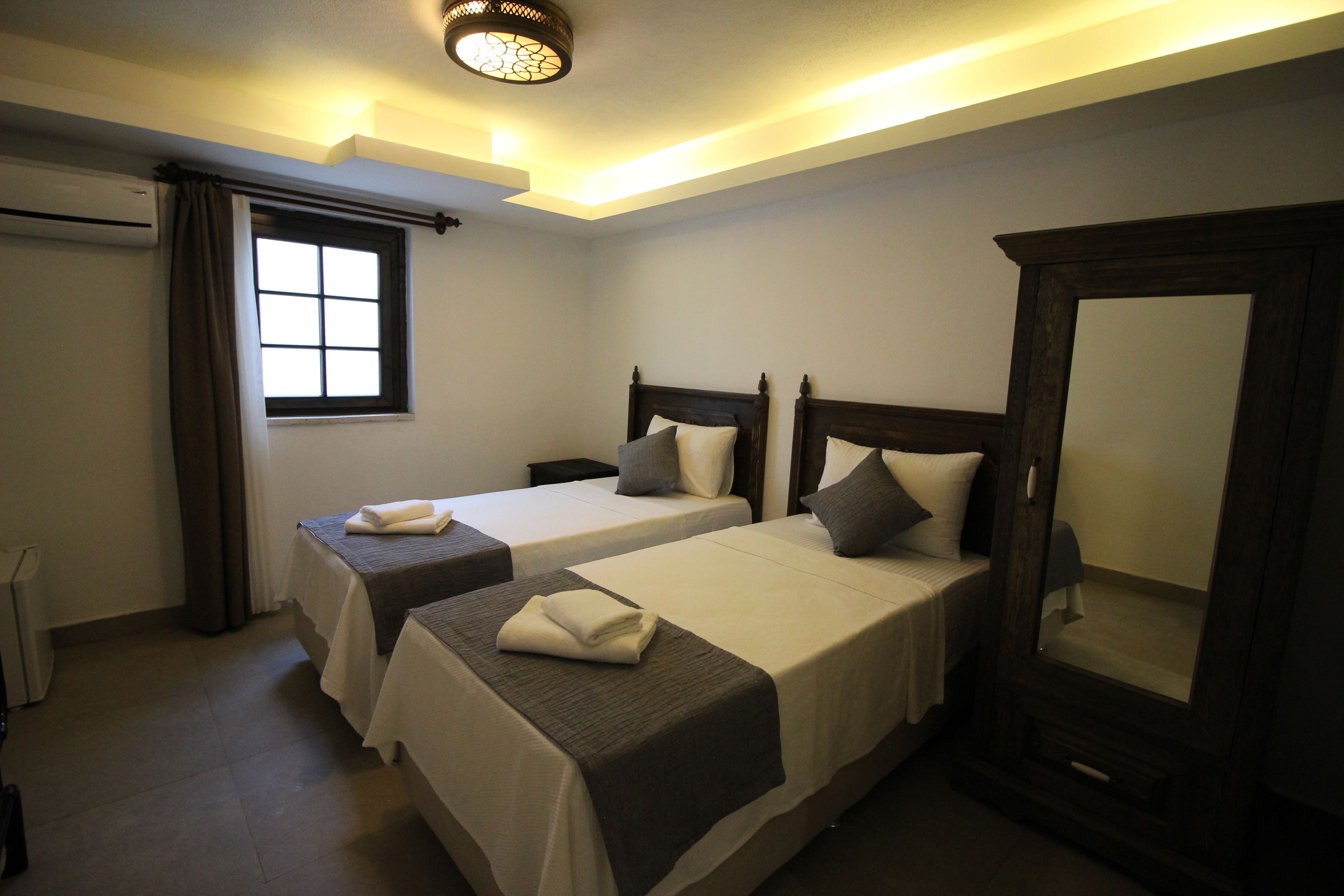 economy twin room (bodrum katı) | 1 bedroom, desk, free wifi, bed sheets