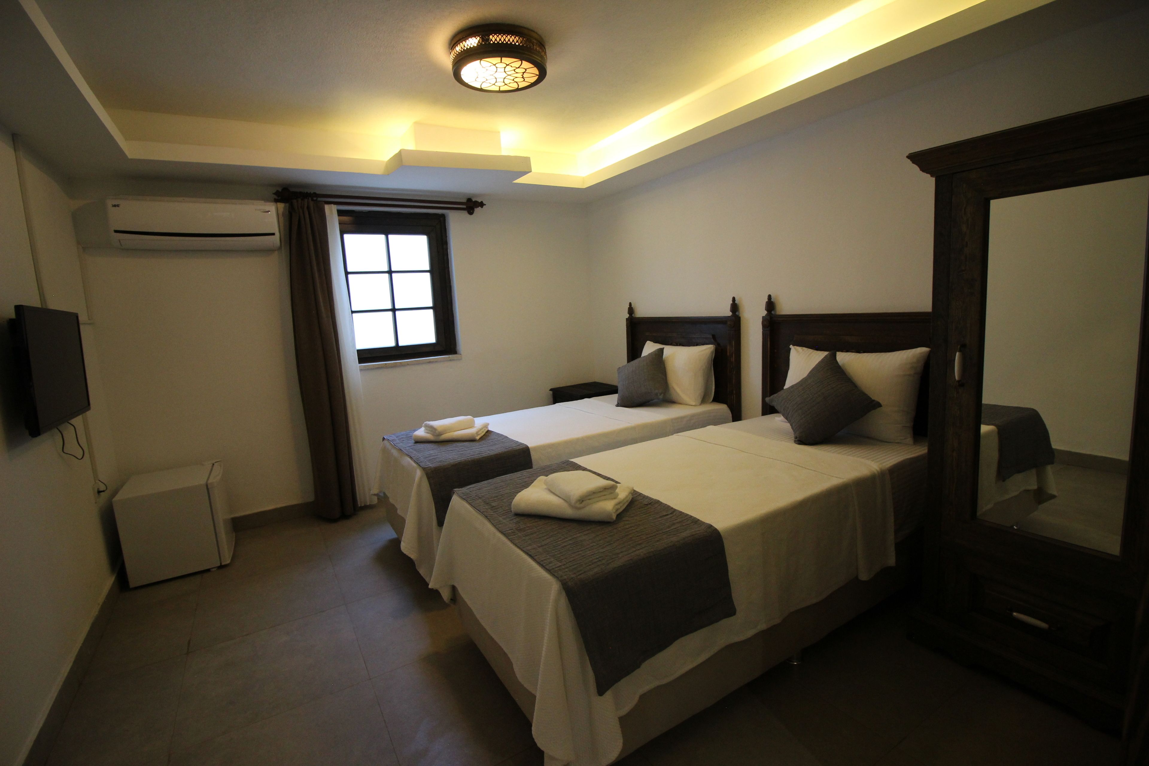 economy twin room (bodrum katı) | 1 bedroom, desk, free wifi, bed sheets