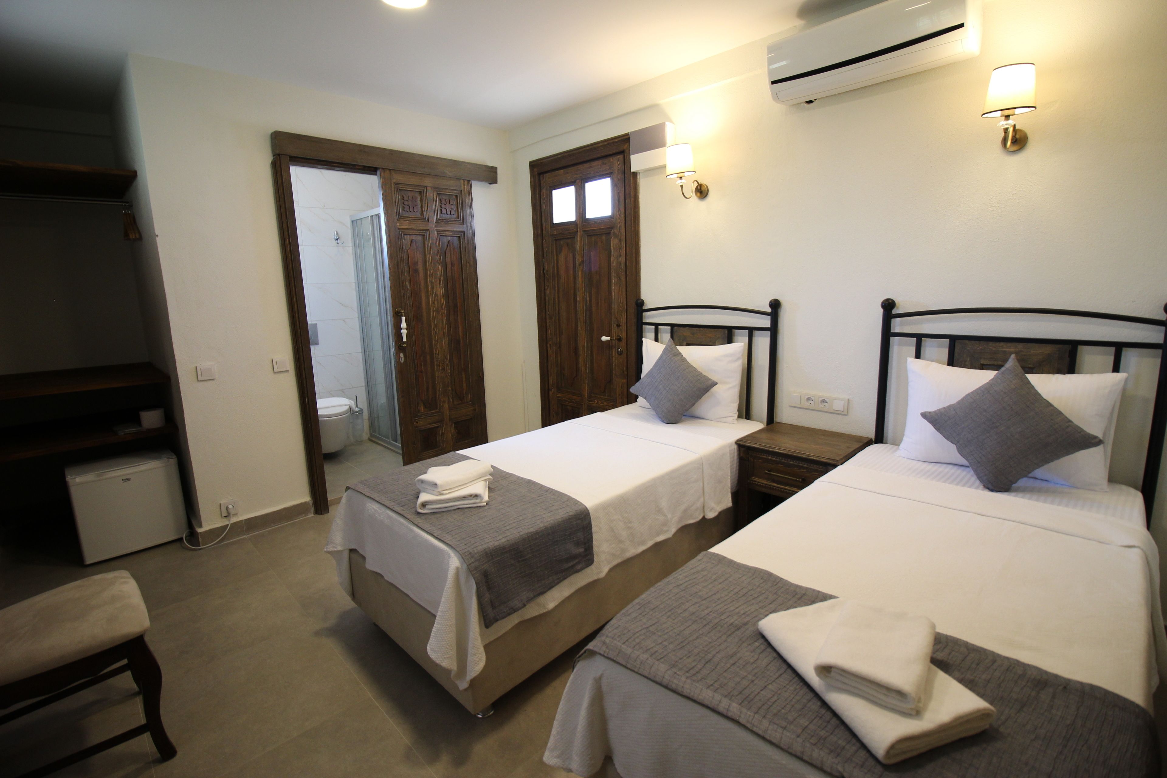 standard twin room, garden view | 1 bedroom, desk, free wifi, bed sheets