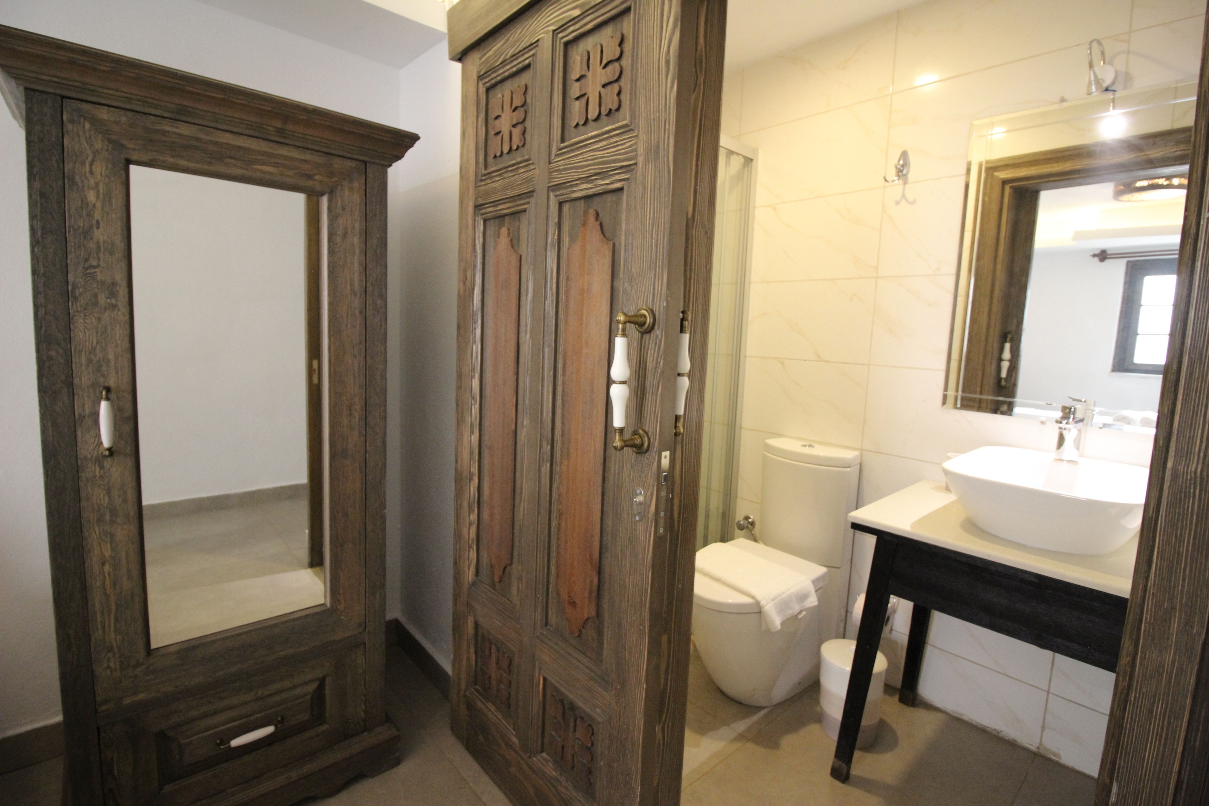 economy twin room (bodrum katı) | bathroom | shower, hydromassage showerhead, free toiletries, hair dryer