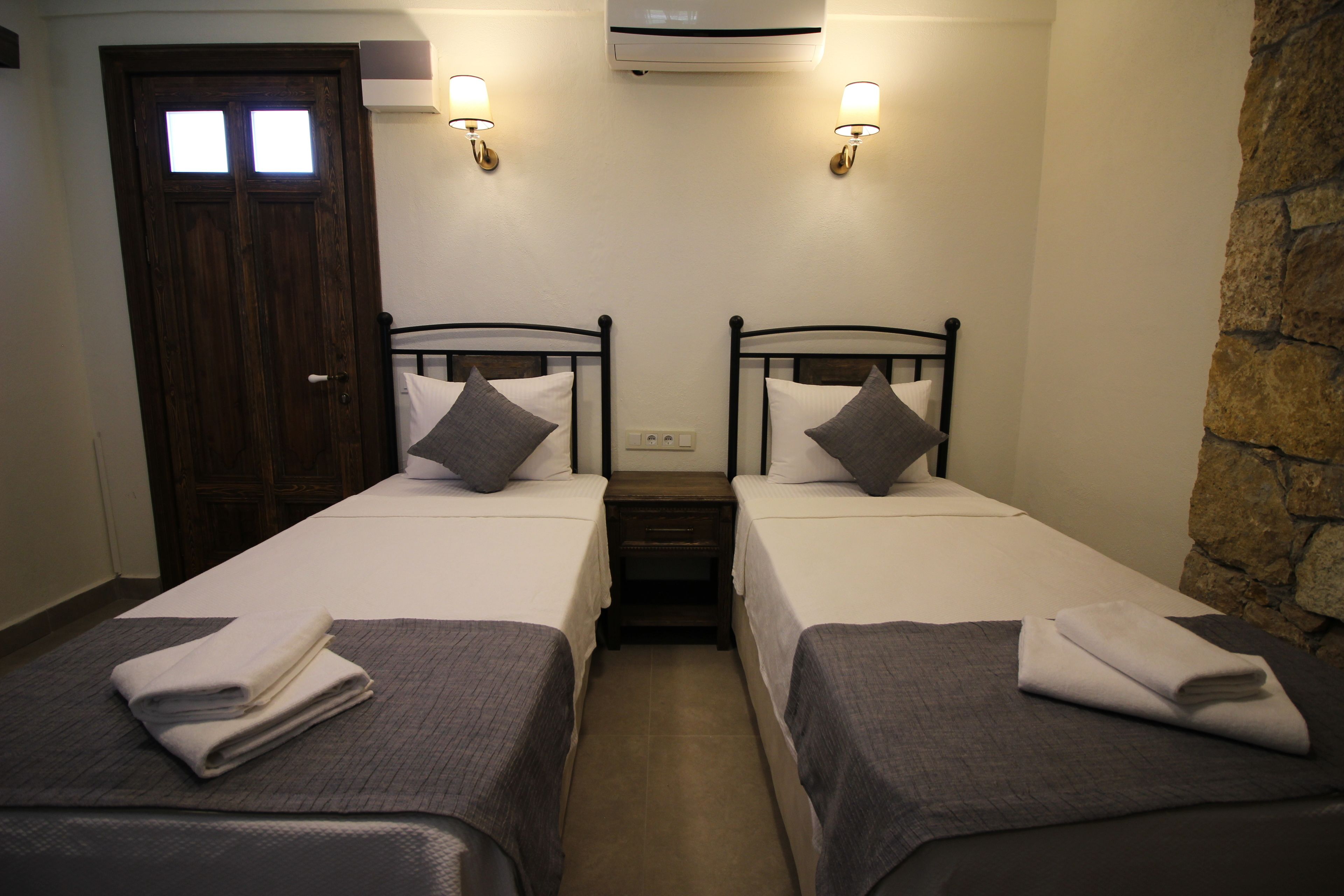 standard twin room, garden view | 1 bedroom, desk, free wifi, bed sheets