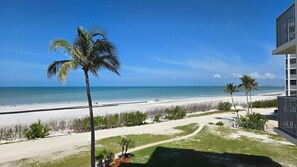 On the beach - Beachfront Condo with Balcony! Estero Beach & Tenn (Fort Myers Beach)