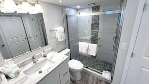 Shower, hair dryer, towels - Beachfront Condo with Balcony! Estero Beach & Tenn (Fort Myers Beach)