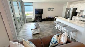 TV - Beachfront Condo with Balcony! Estero Beach & Tenn (Fort Myers Beach)