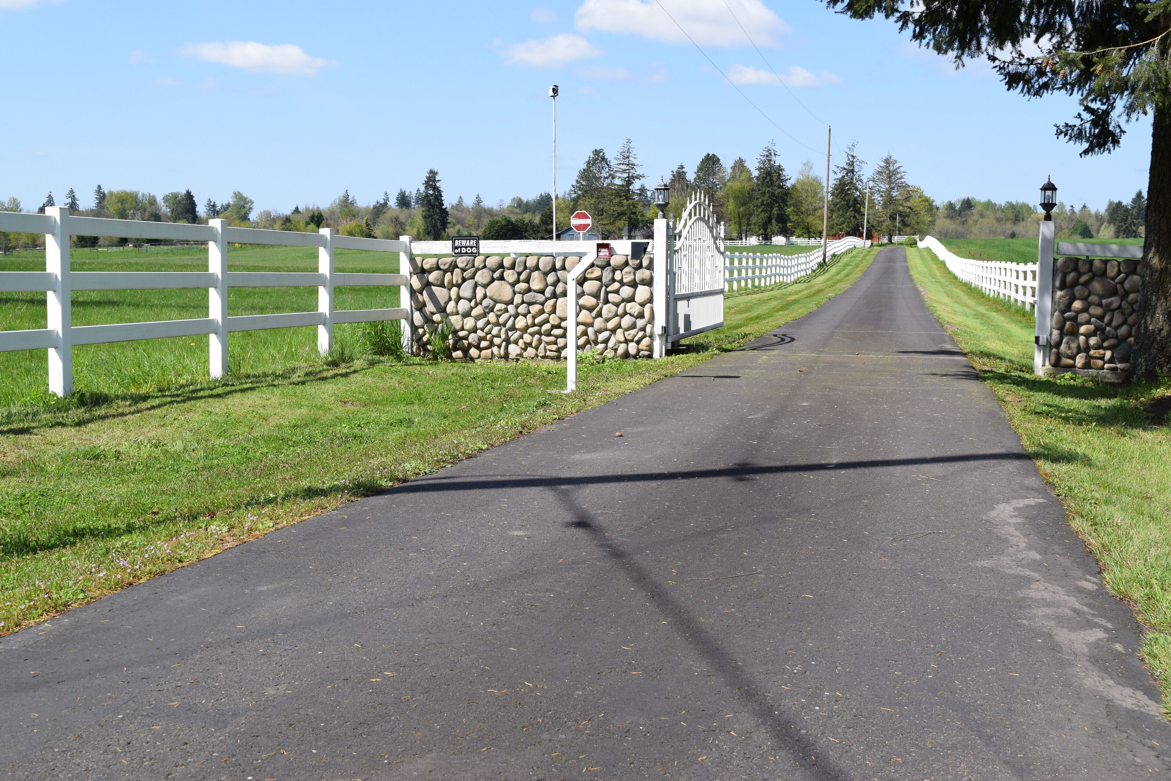 المنطقة المحيطة بالمنشأة