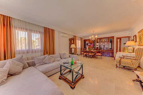 Beach Villa Catalina for eight people with pool