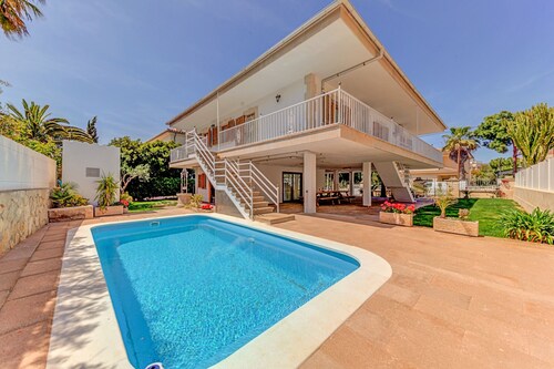 Beach Villa Catalina for eight people with pool